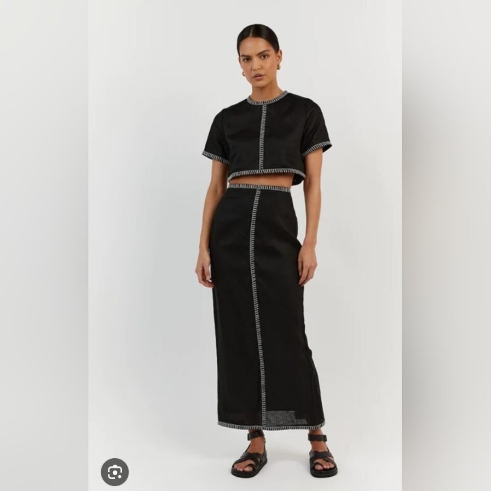 Magaschoni Black Two-Piece Crop Top and Maxi Skirt Set with Contrast Stitching